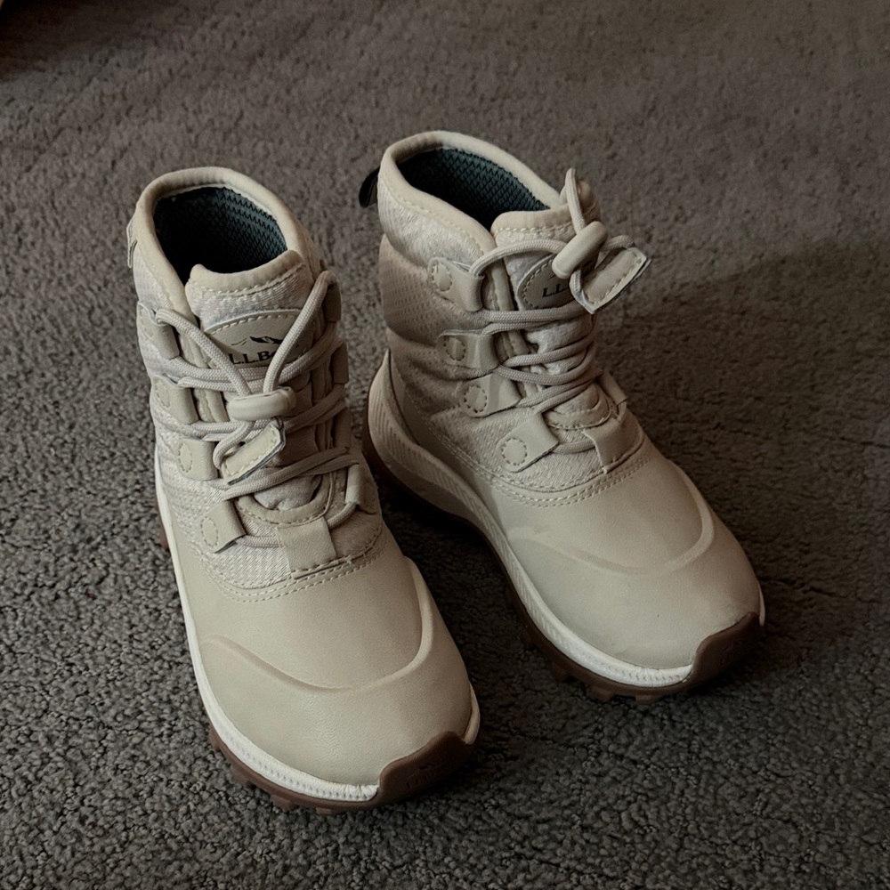 L.L. Bean Cream Winter snow boots new!!